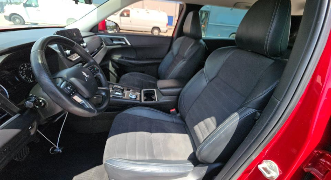 2023 Mitsubishi Outlander SE