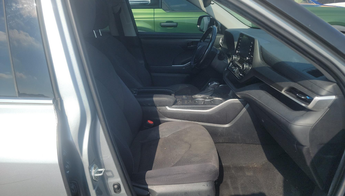 2021 Toyota Highlander LE