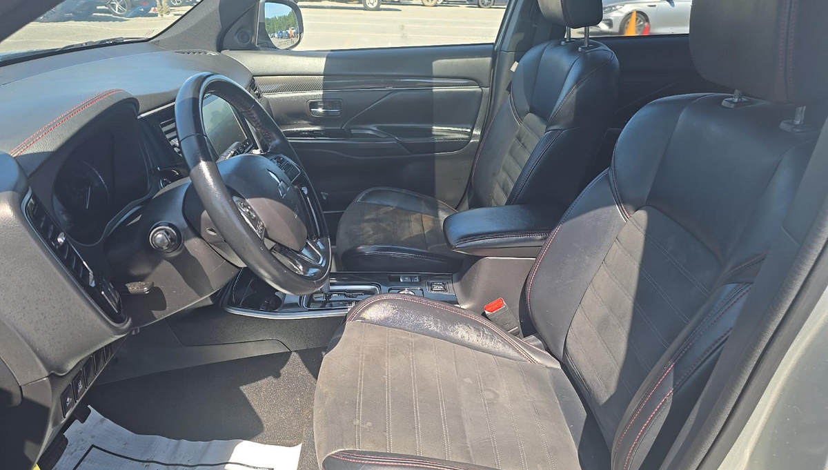 2020 Mitsubishi Outlander SE