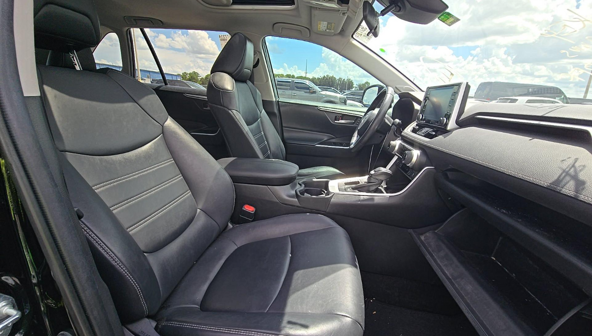 2021 Toyota RAV4 XLE Premium