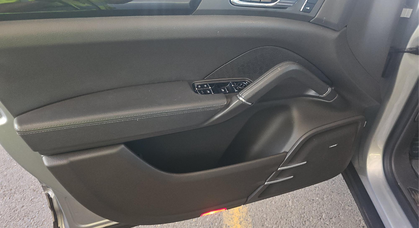 2017 Porsche Cayenne Platinum Edition