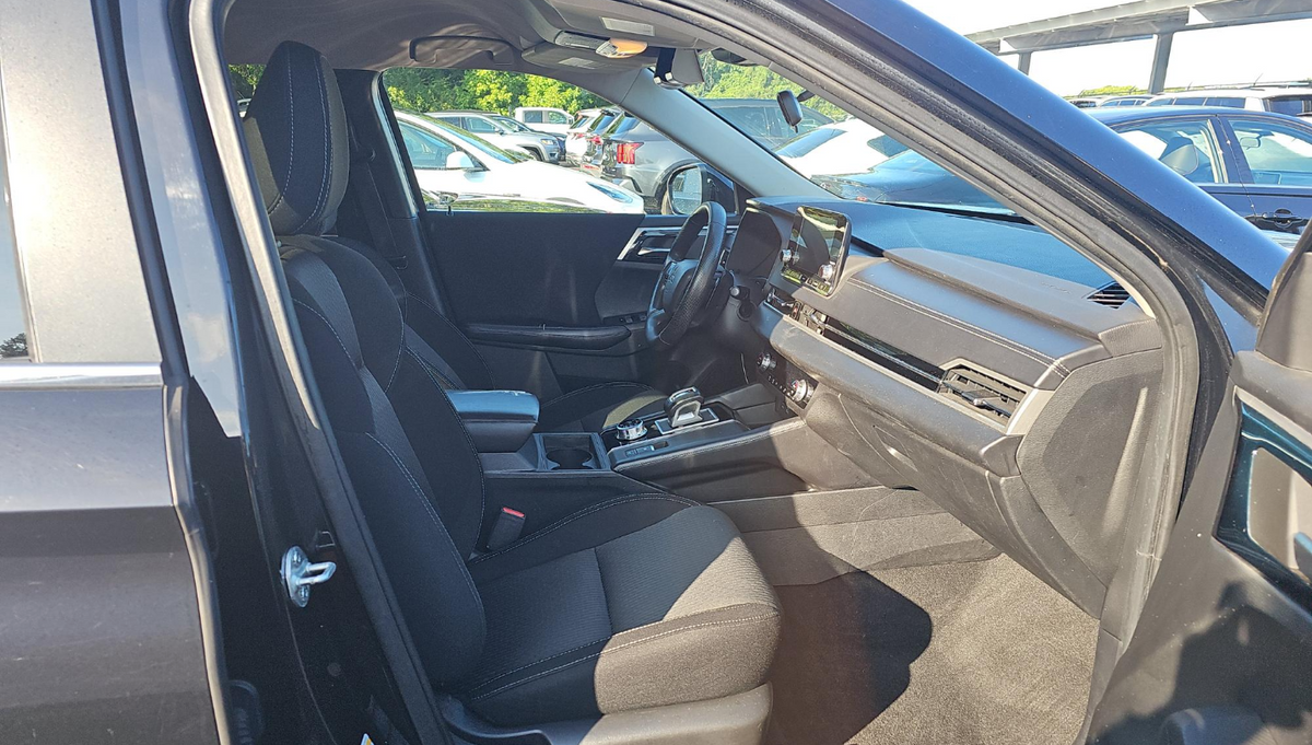 2022 Mitsubishi Outlander ES