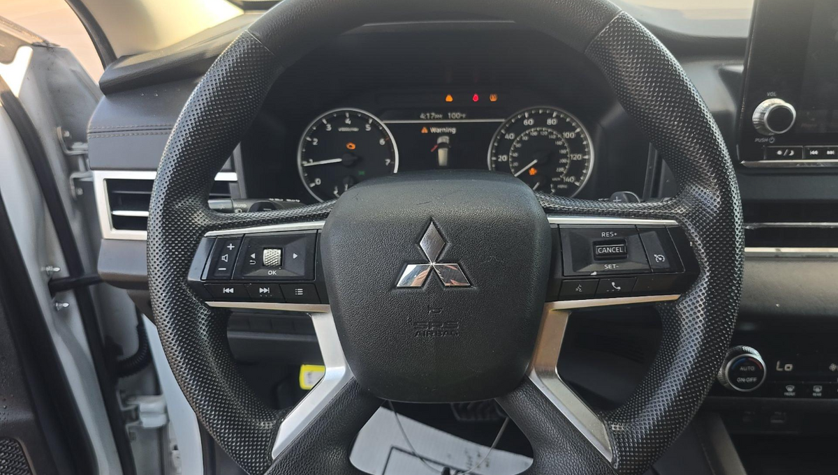 2023 Mitsubishi Outlander ES