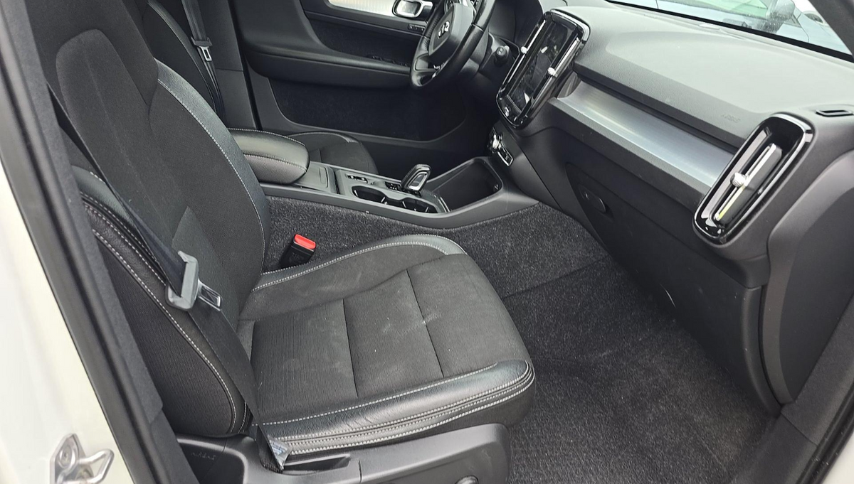 2020 Volvo XC40 T5 Momentum