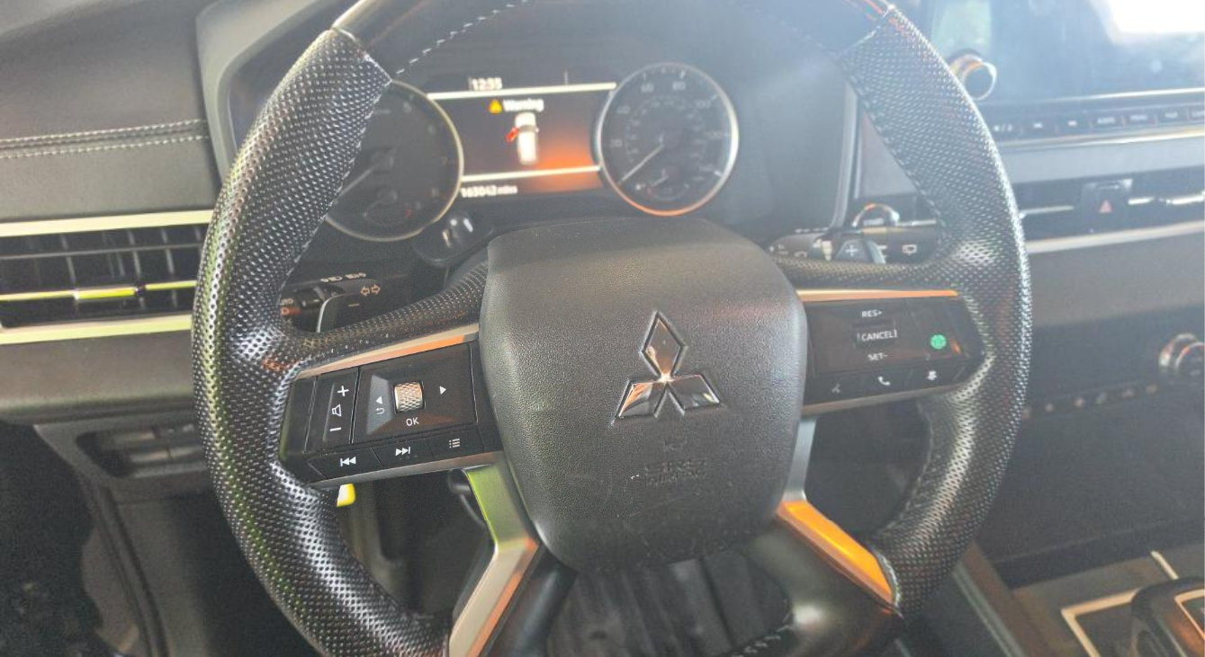2023 Mitsubishi Outlander SE