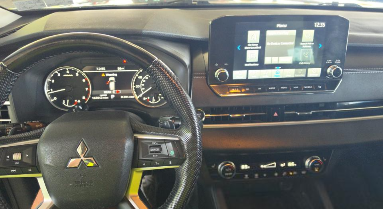 2023 Mitsubishi Outlander SE