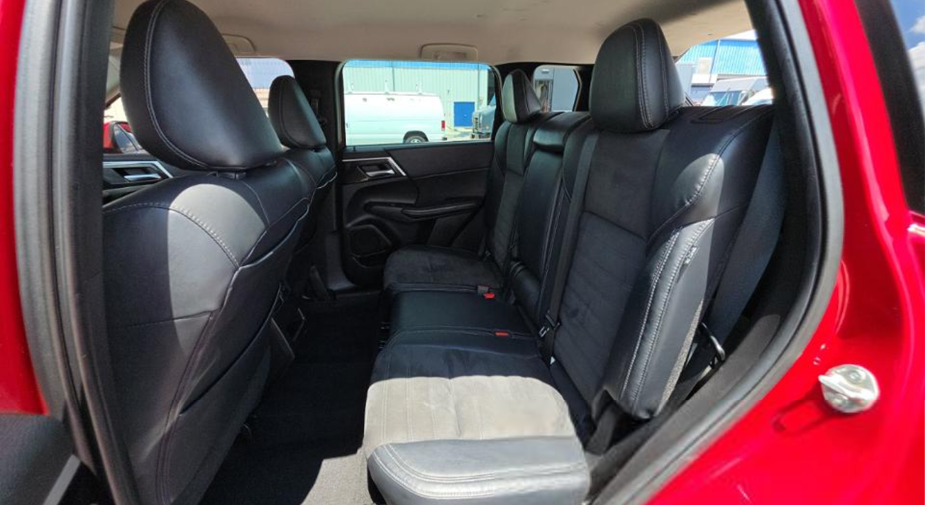 2023 Mitsubishi Outlander SE