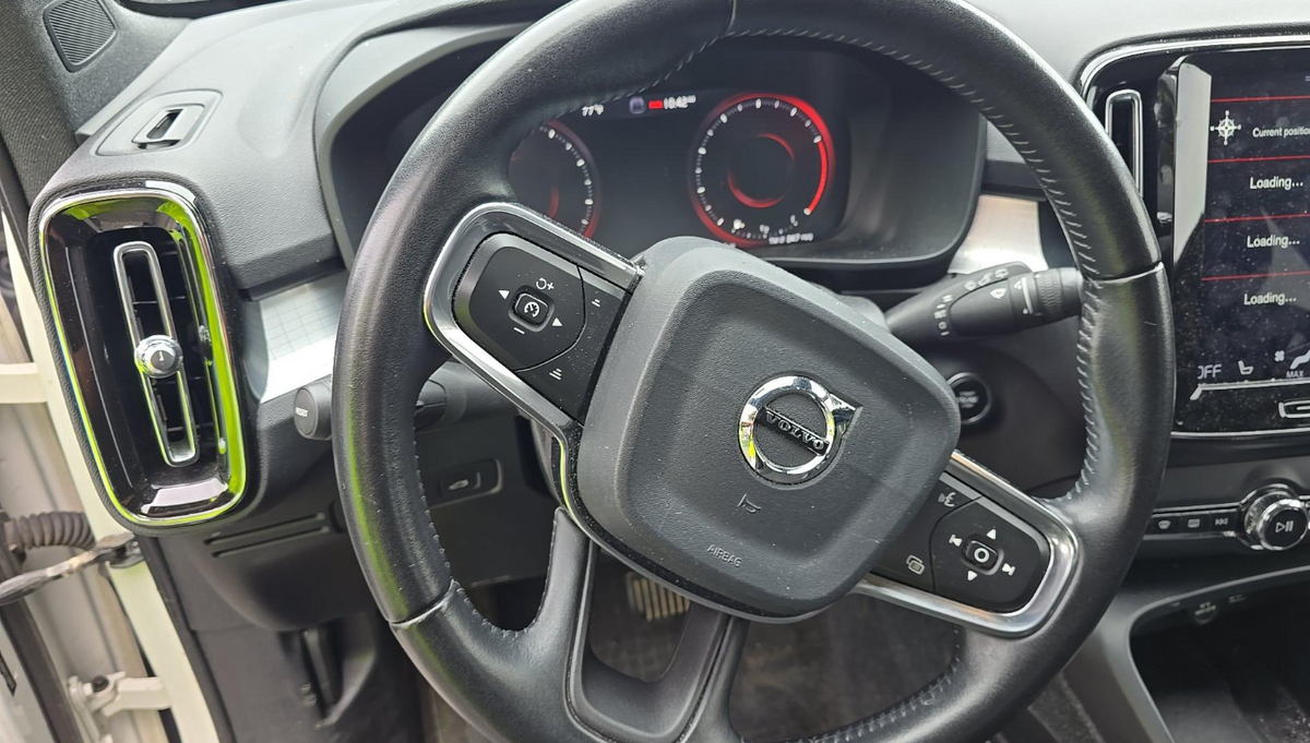 2020 Volvo XC40 T5 Momentum