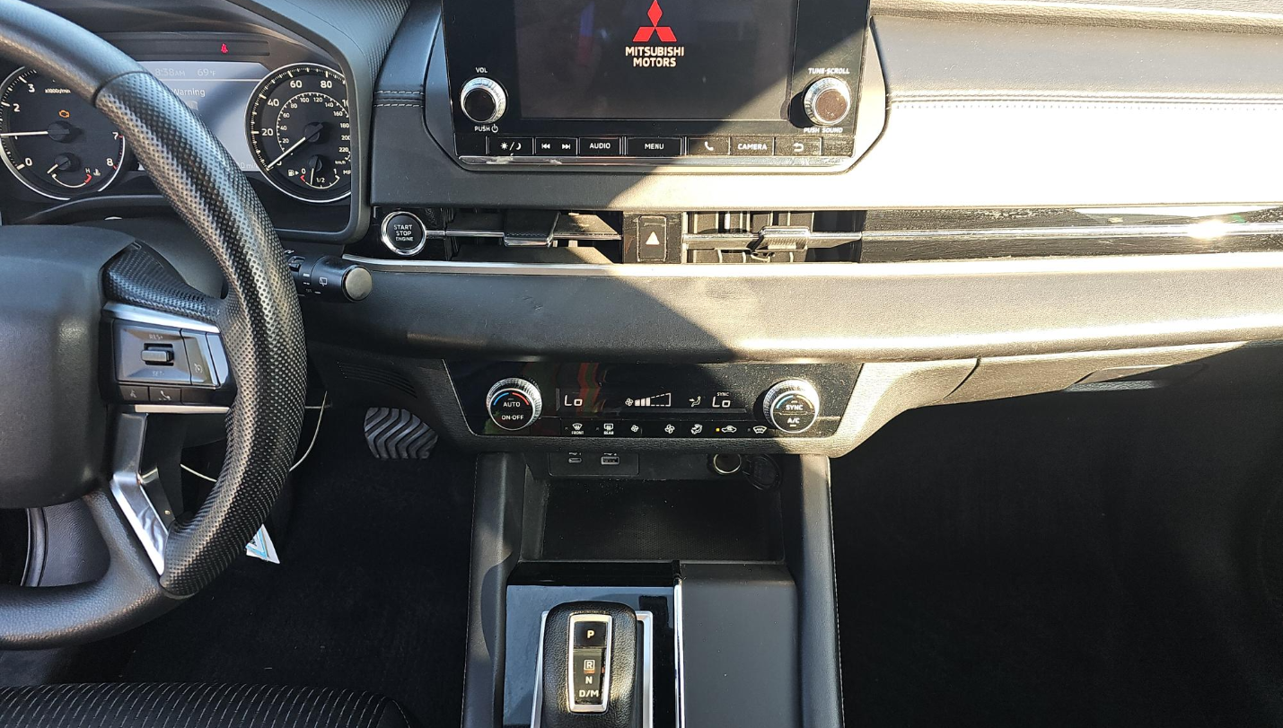 2022 Mitsubishi Outlander ES