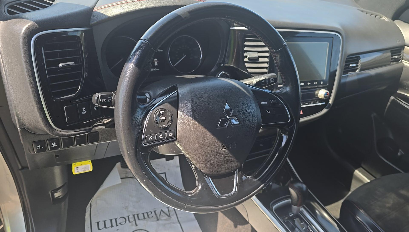 2020 Mitsubishi Outlander SE