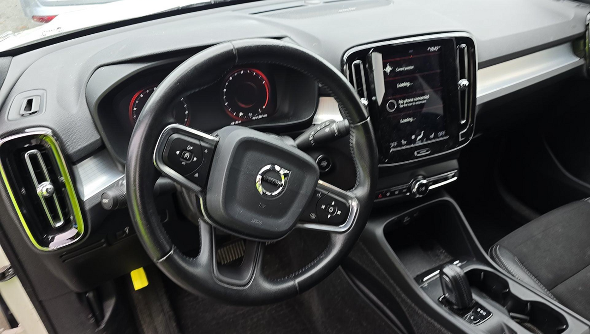 2020 Volvo XC40 T5 Momentum