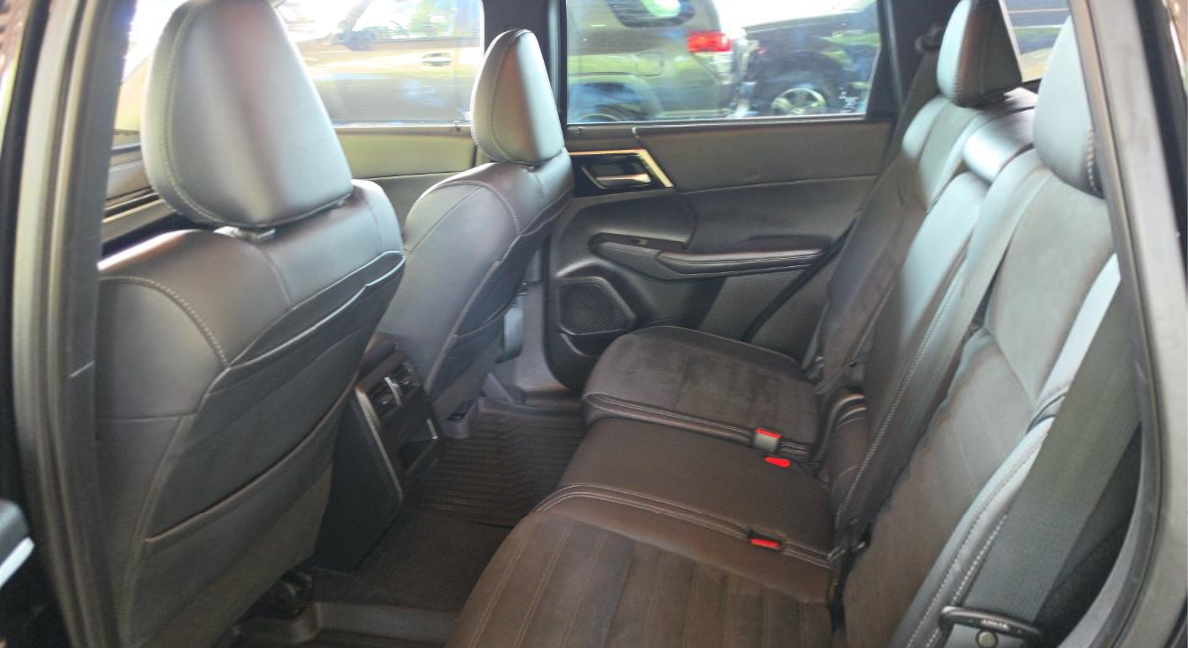 2023 Mitsubishi Outlander SE