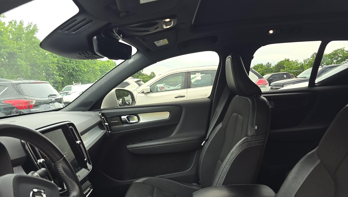 2020 Volvo XC40 T5 Momentum