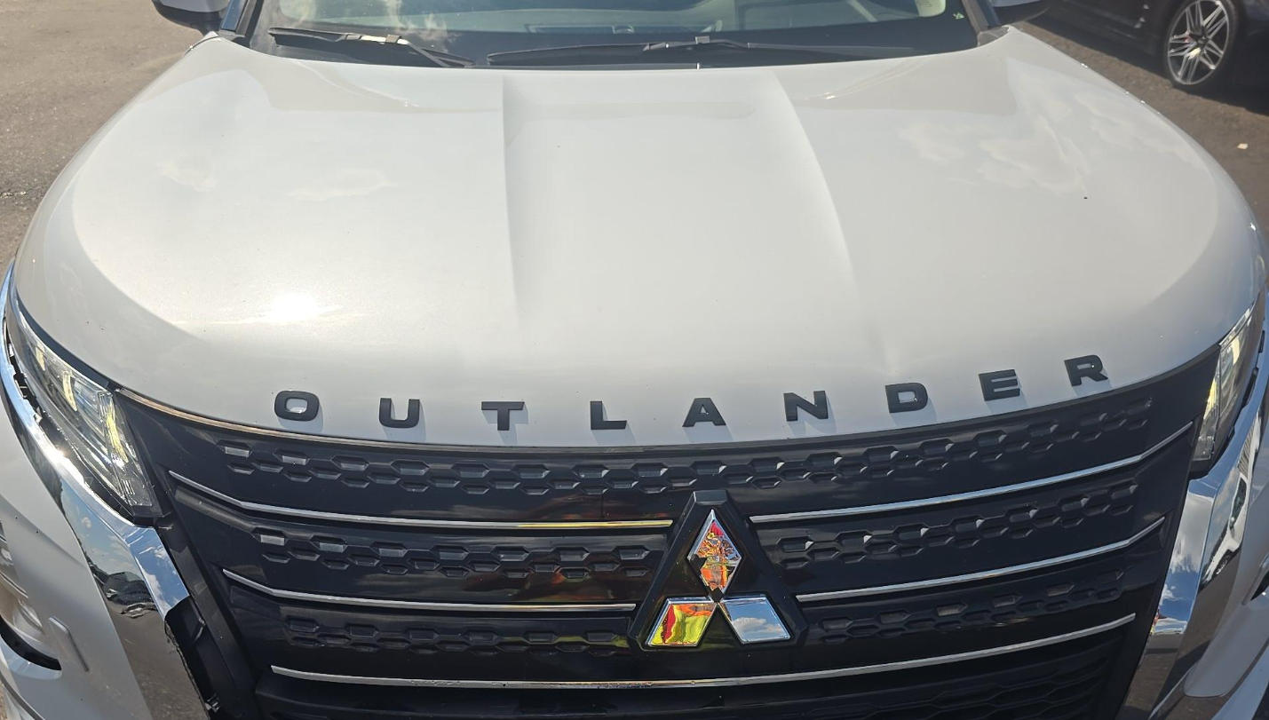 2023 Mitsubishi Outlander ES