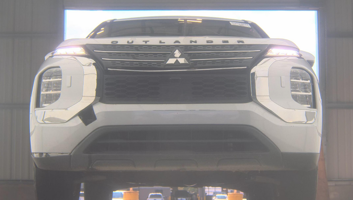 2023 Mitsubishi Outlander ES