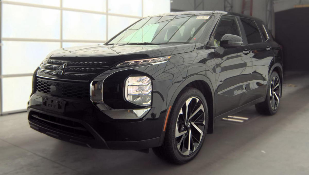 2022 Mitsubishi Outlander ES