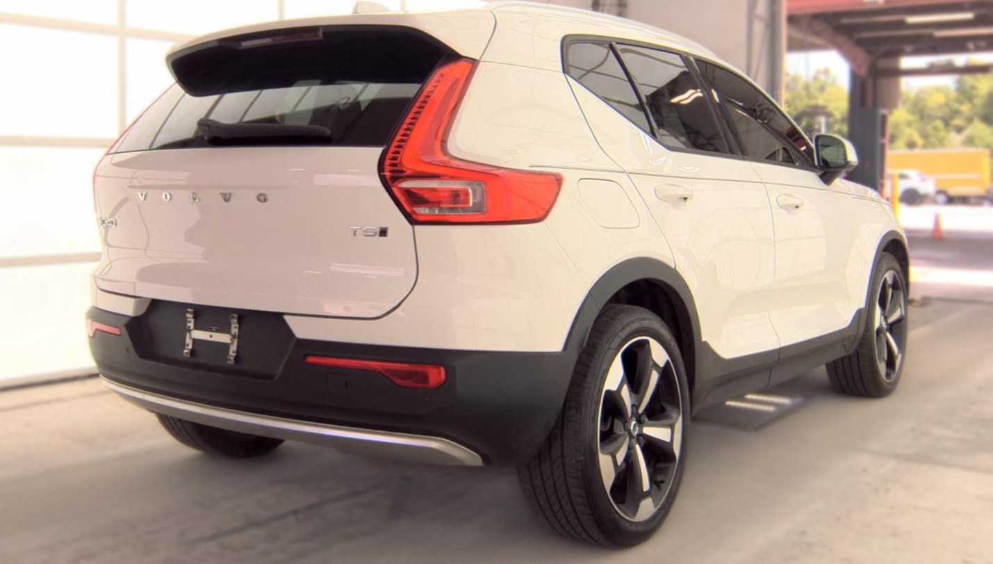 2020 Volvo XC40 T5 Momentum