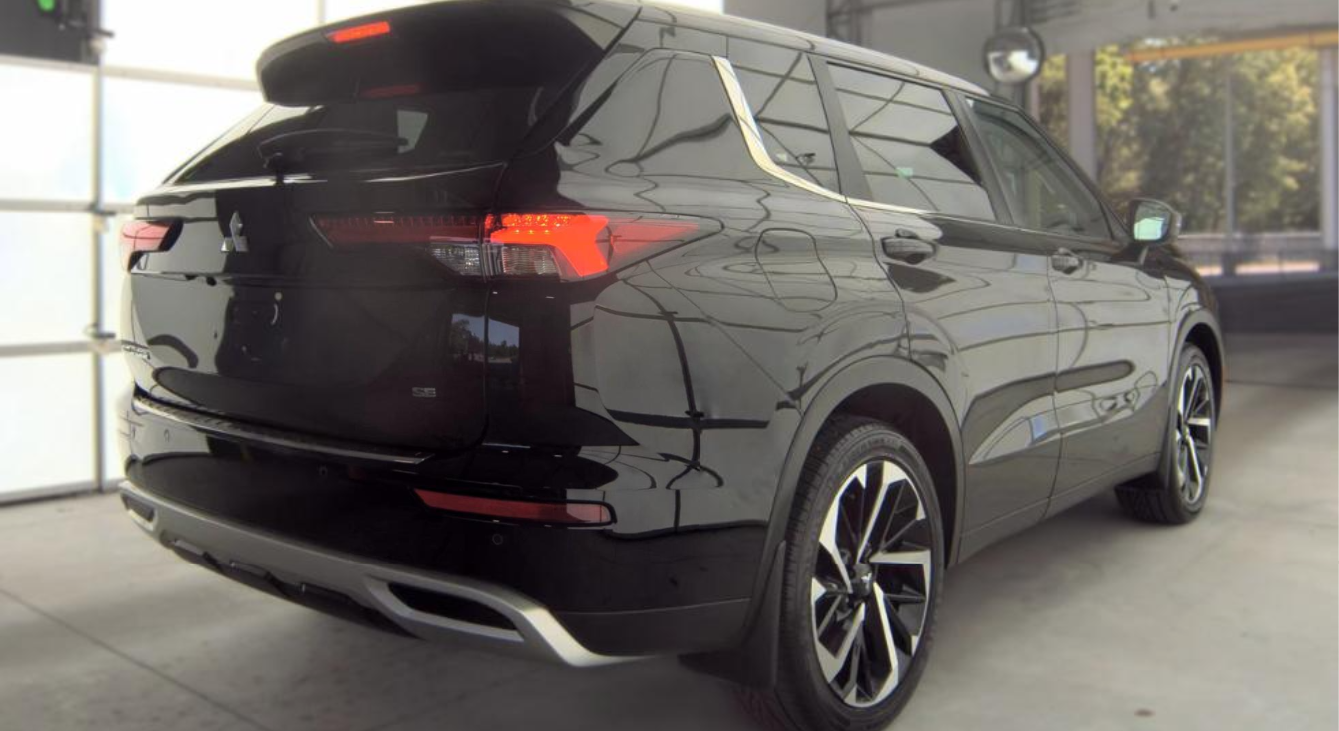 2023 Mitsubishi Outlander SE