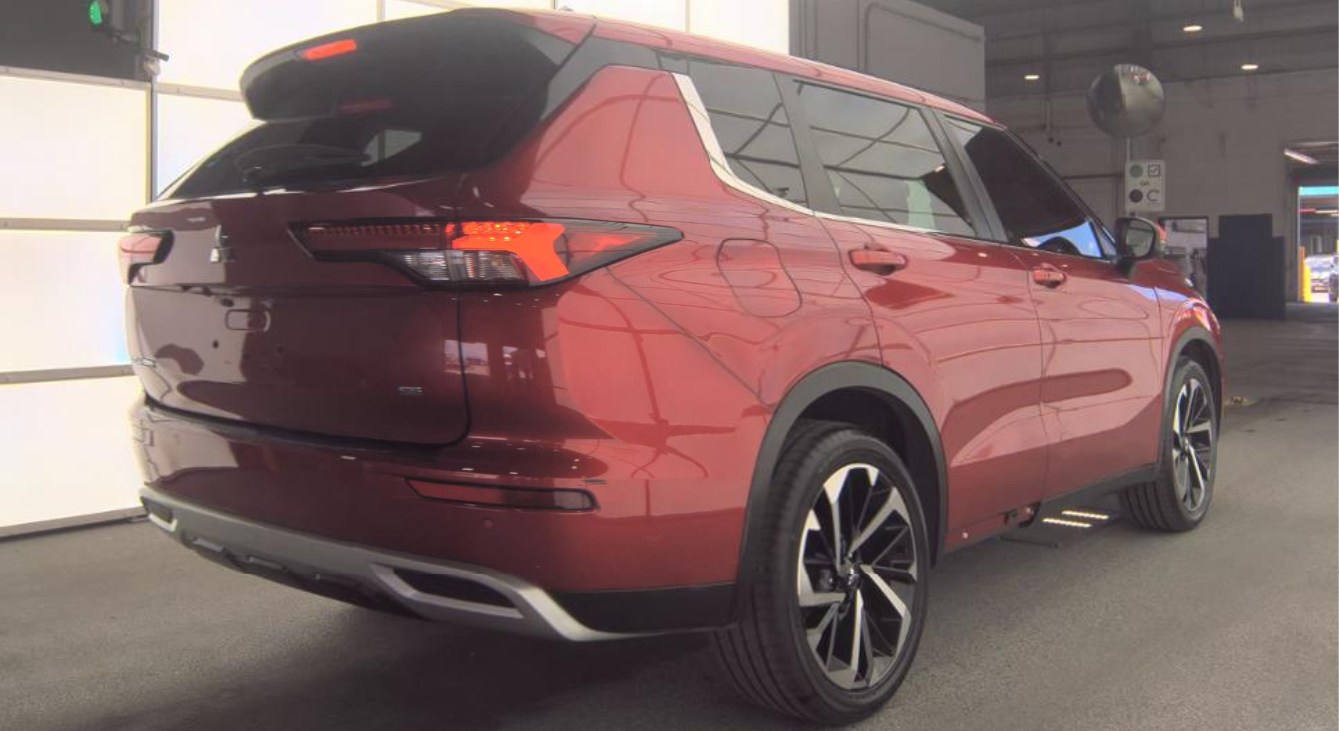 2023 Mitsubishi Outlander SE
