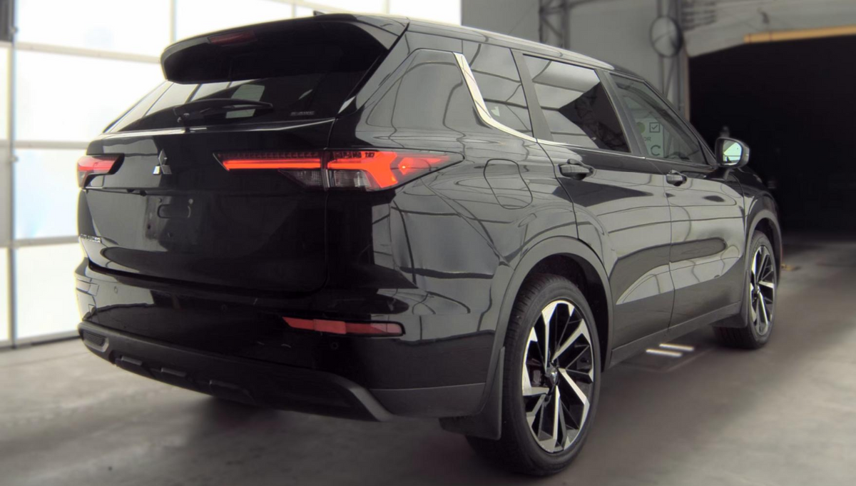 2022 Mitsubishi Outlander ES