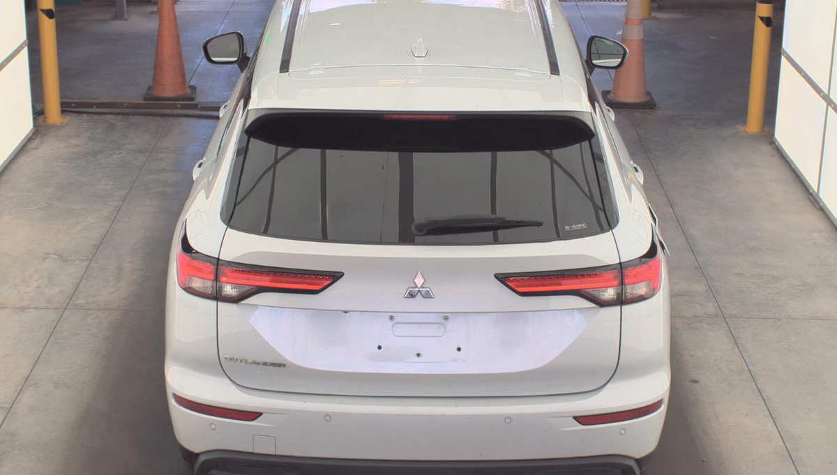 2023 Mitsubishi Outlander ES