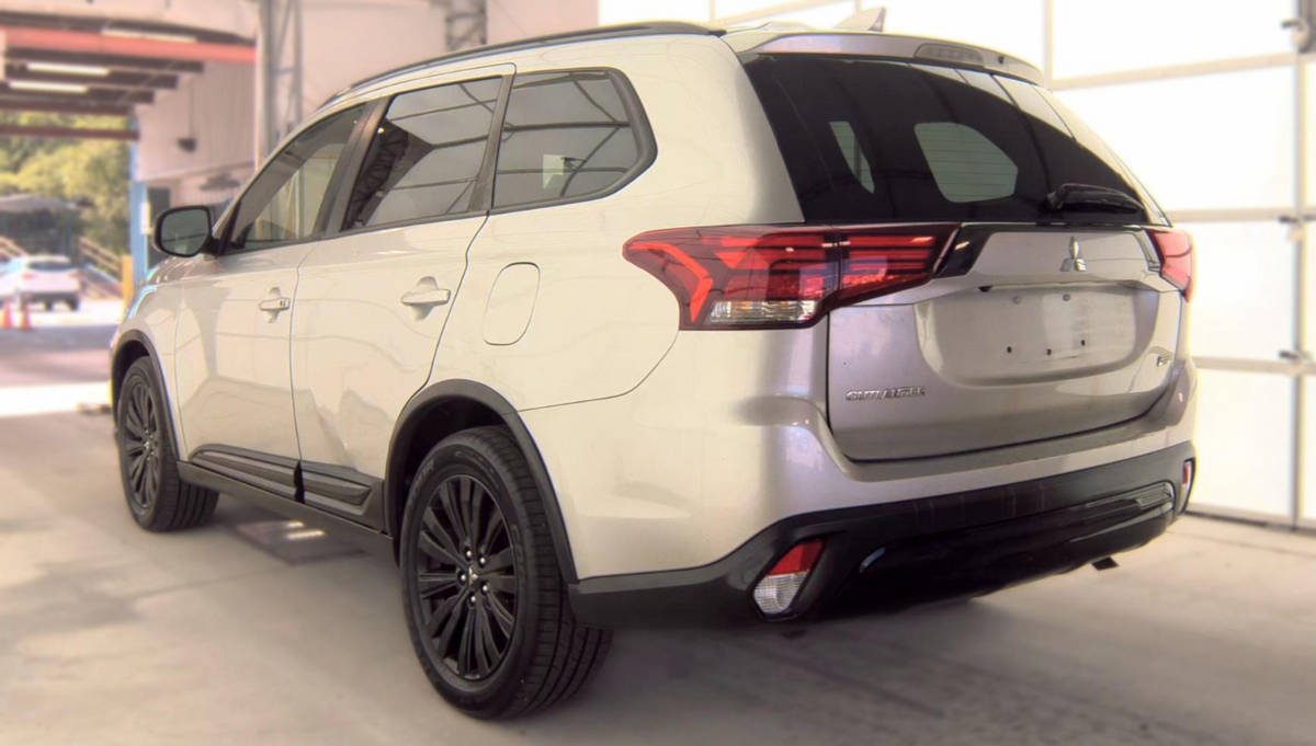 2020 Mitsubishi Outlander SE