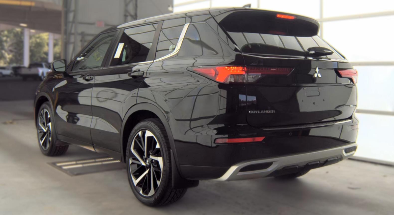 2023 Mitsubishi Outlander SE