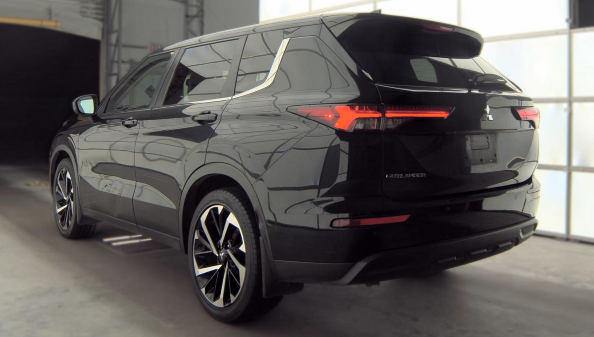 2022 Mitsubishi Outlander ES