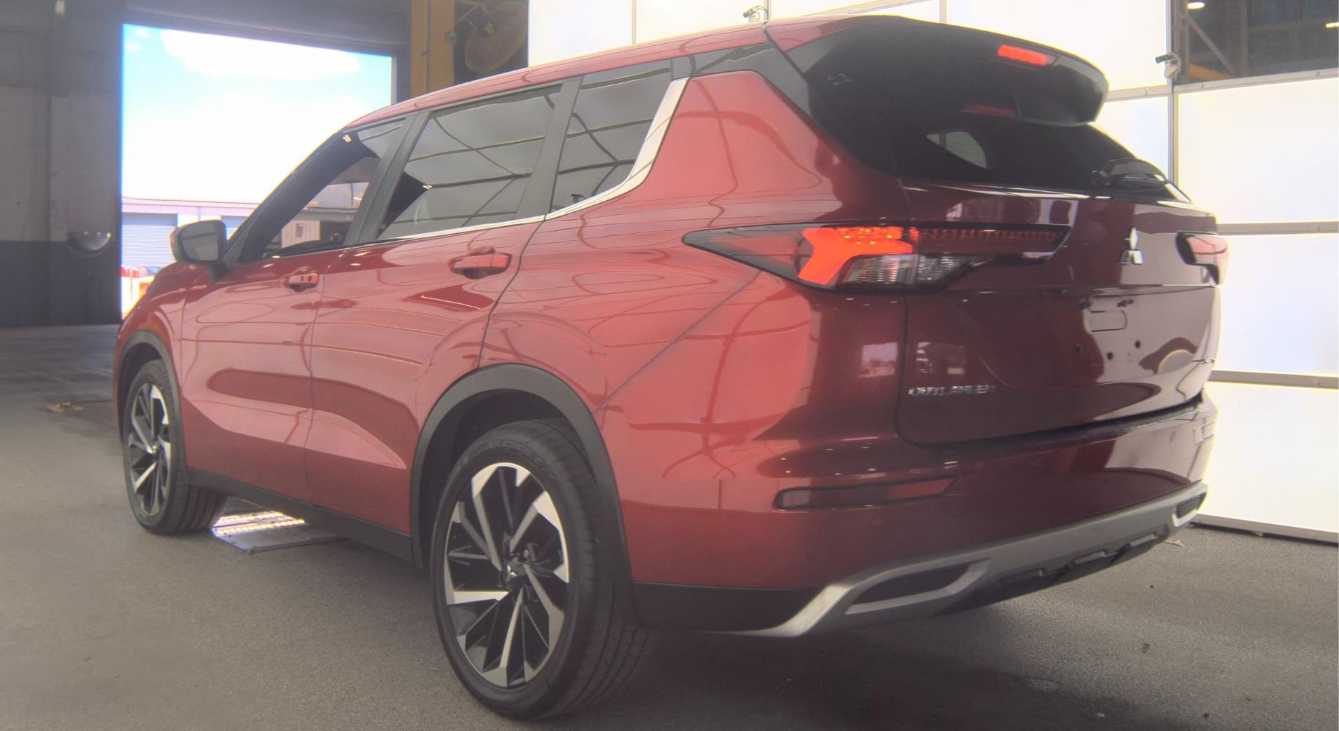 2023 Mitsubishi Outlander SE