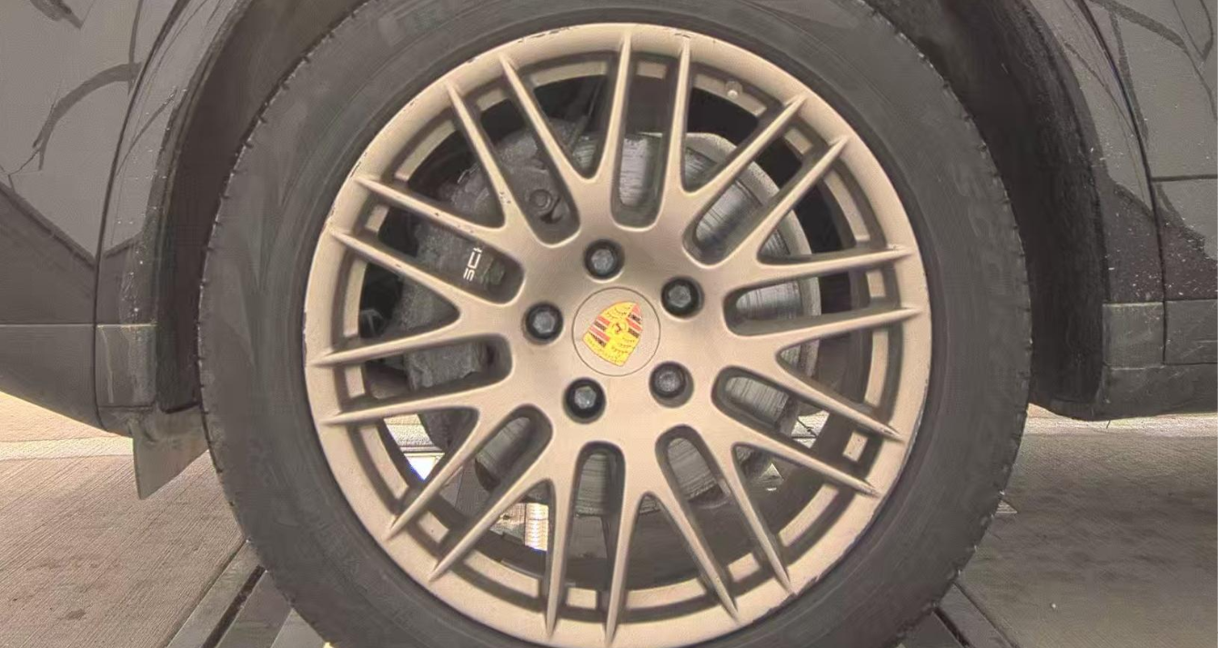 2017 Porsche Cayenne Platinum Edition