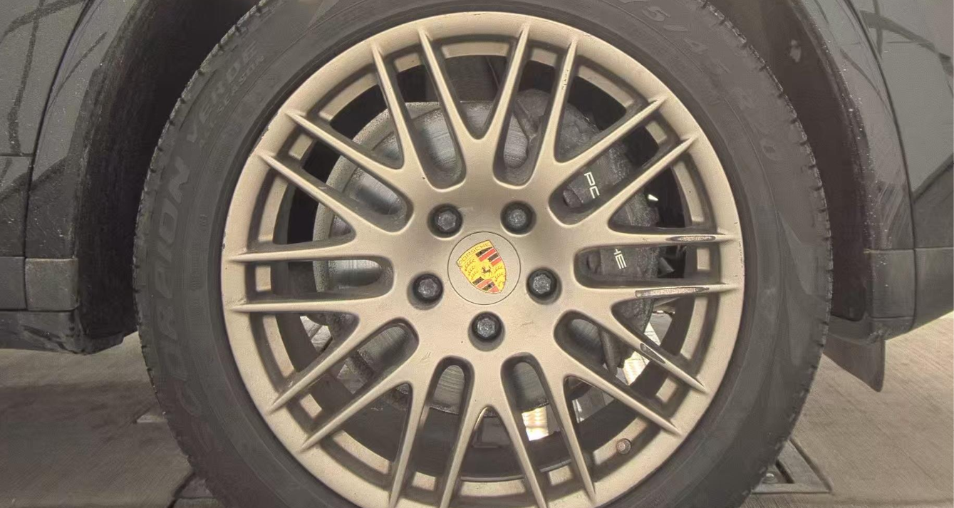 2017 Porsche Cayenne Platinum Edition