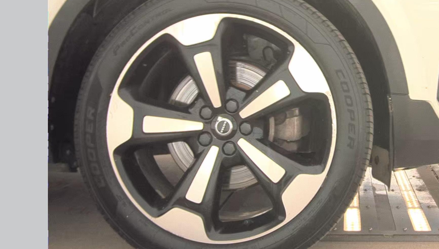 2020 Volvo XC40 T5 Momentum