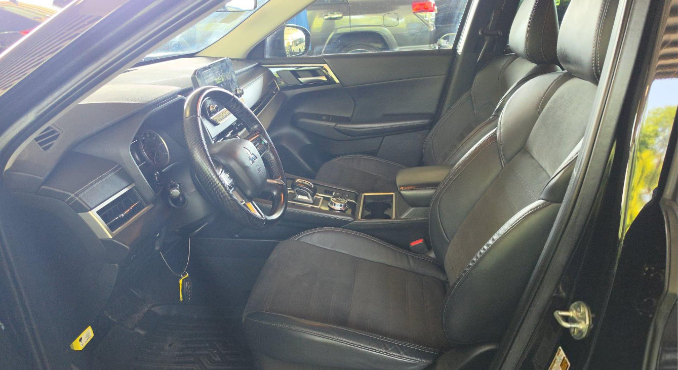 2023 Mitsubishi Outlander SE