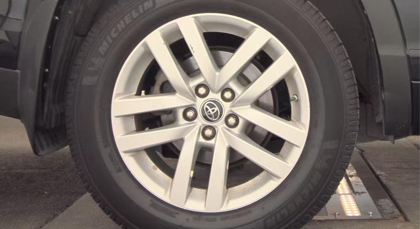 2016 Toyota Highlander LE